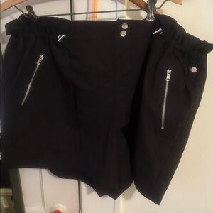 Stylish Women's Black Cargo Shorts with Zipper Accents